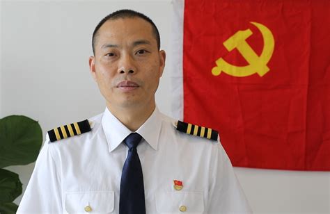 中国民航英雄机长刘传健：“奇迹时刻，是专业在闪光”
