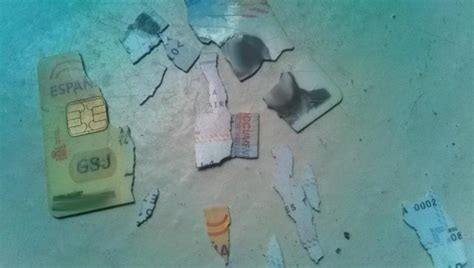 La policia espanyola recorda als que han trencat el DNI què han de fer ...