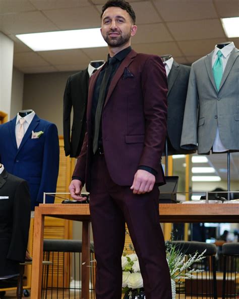 Style of the Week | Burgundy suit, Burgundy shirt, Maroon suit