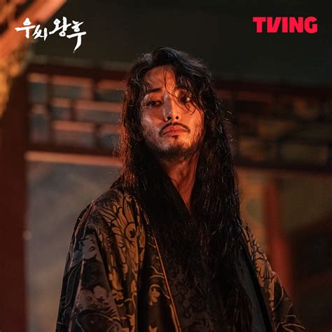 Lee Soo Hyuk Menjadi Pangeran yang Kejam dalam Drama Terbaru ‘Queen Woo ...