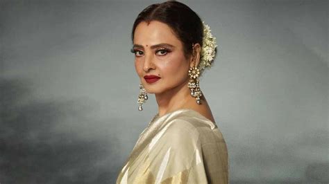 Rekha Biography: Age, Birthday, Net Worth, Parents, Movies, and Husband