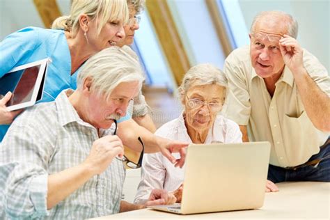 Computer Lessons for Seniors 的图像结果