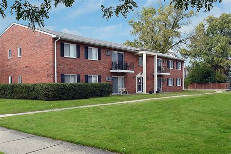 Franklin Square Apartments - Livonia, MI 48154 | ApartmentGuide.com