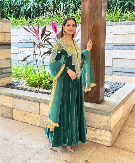 Aquamarine Velvet Anarkali – thebombbaewardrobe