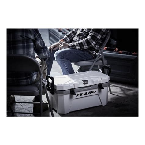 Plano Frost Cooler 32 Quart Color White