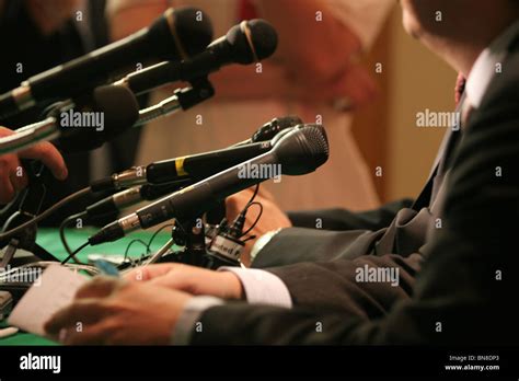 Press Conference 的图像结果