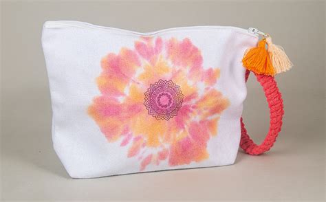 Kosmetiktasche in Batik-Optik – Bastelidee – Rayher