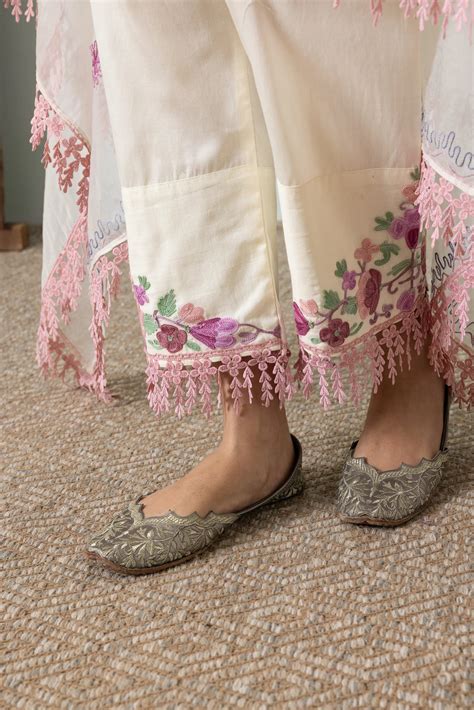 Cream Shades of Pink Cotton Aari Embroidery Kurta Set – Mohammadia Silk ...