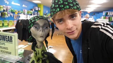 Ethan Travels (2016)