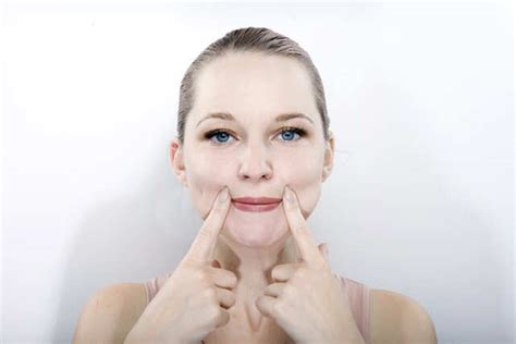 Easy And Effective Facial Exercises For Wrinkles | Femina.in