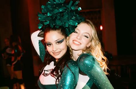 Fashion Mavericks: From Carrie’s Flirty Ruffles to Blair’s Iconic ...