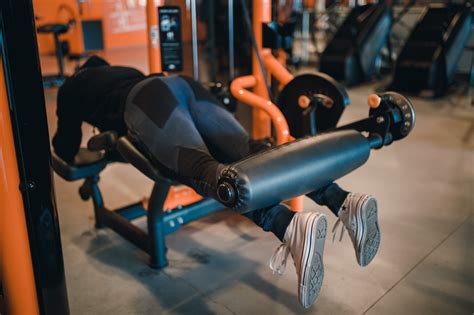 Lying hamstring curl | Strength Transforming Center