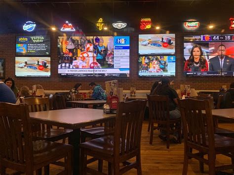PLUCKERS WING BAR, Selma - Menu, Prices & Restaurant Reviews - Tripadvisor