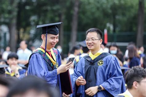 浙江大学举行2022届本科生毕业典礼暨学位授予仪式