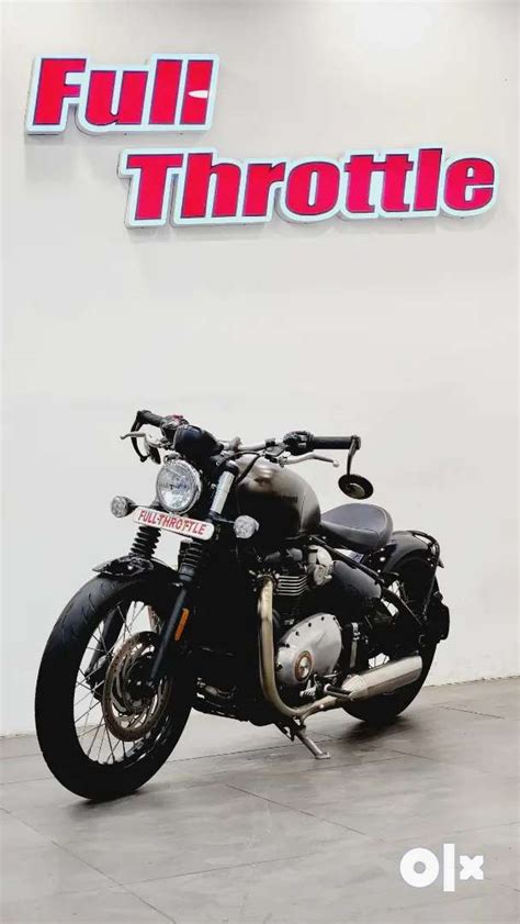 Triumph bobber - Motorcycles - 1792055550