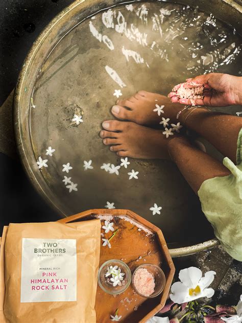Himalayan Rock Salt Foot Soak - A Great DIY Gift Idea!