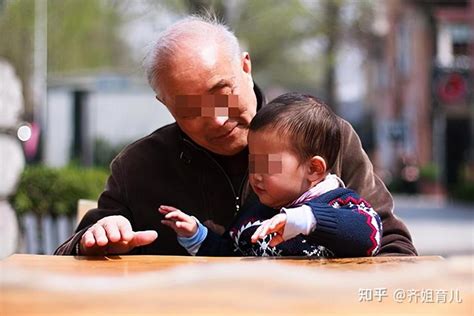 外孙和孙子哪个更亲？老人的一番真心话，让众人“扎心”