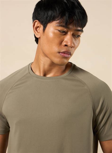 Buy Round Neck T-Shirts for Men Online in India | Cult Store