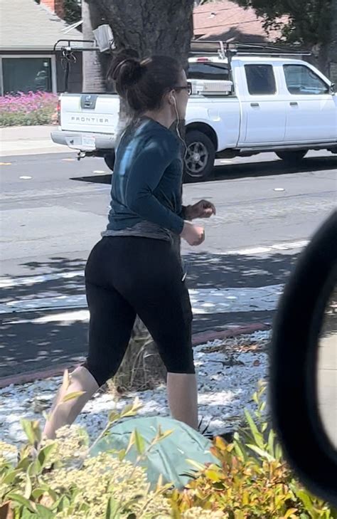SLIM THICK WHITE BOOTY ON A JOG (SPANDEX) 😫😍 - Spandex, Leggings & Yoga ...