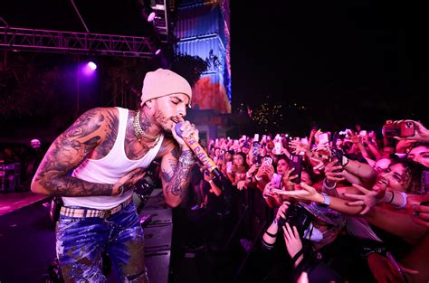 Rauw Alejandro Performs at 2021 Latin Music Week – Billboard