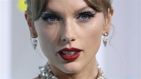 The Mysterious Conspiracy Theory About A Lost Taylor Swift Album