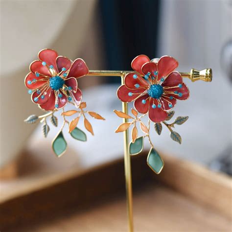 Isariah Earrings – The Vintage Snob