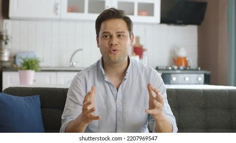 Talking Man Front View 的图像结果