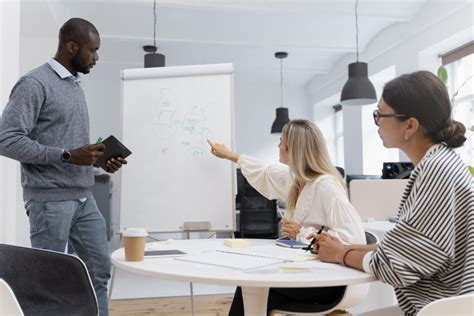 Young Business's Owners 的图像结果