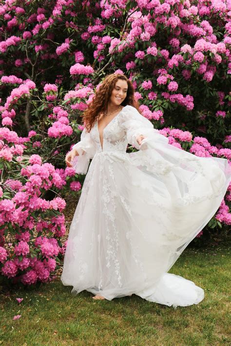 Dreamy Floral Lace Boho Wedding Dress with Blouson Sleeves