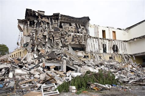 建筑物瓦砾被毁坏的系列 库存图片. 图片 包括有 使荒凉的, 危险, 残骸, 拆毁, 爆破, 失败, 灾害 - 10418985