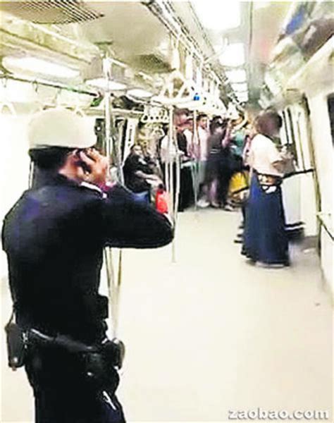 男子扮日本武士持刀闯地铁被捕 正接受精神评估_新浪新闻