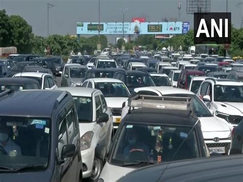 Lakhimpur Kheri incident: Heavy traffic snarls at Delhi Noida Direct Flyway