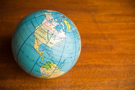 Small World Globe 的图像结果