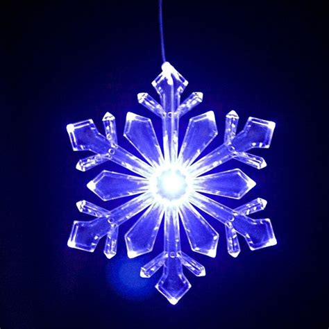 10 Photos Decorating with Snowflake Lights: Tips and Tricks for a Magical Winter Display