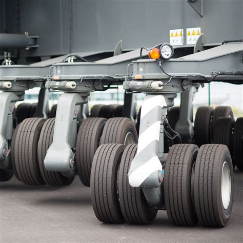 LHM 550 Mobile Harbour Crane - Liebherr