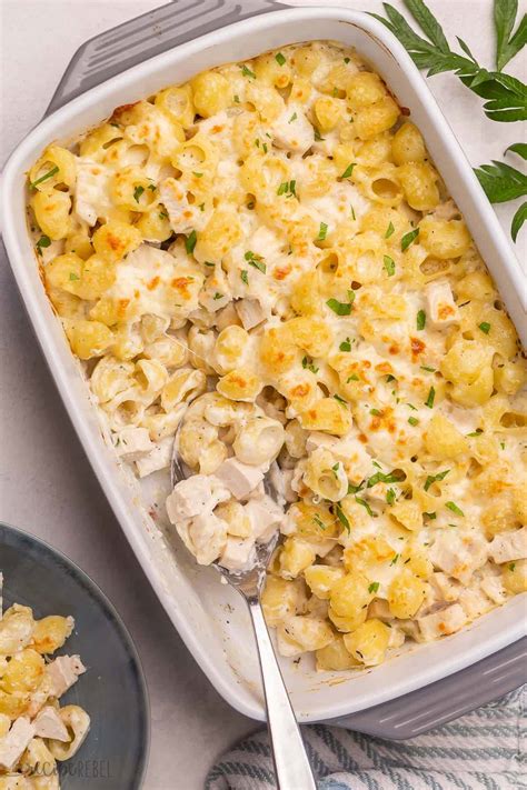 Cheesy Chicken Alfredo Bake