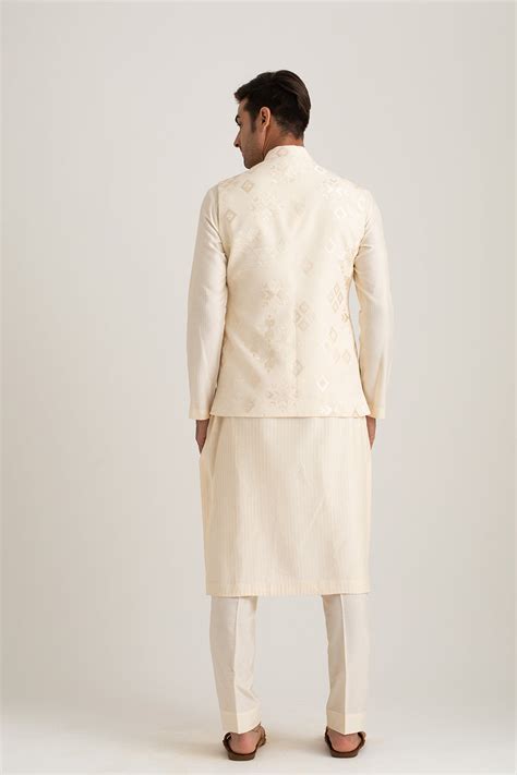 High summer bandi – Sukriti and Aakriti