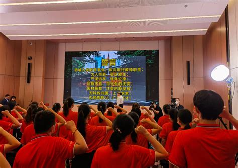 教师节前，上海又有一批新教师入职！第一课上，这位86岁的“网红院士”深情寄语