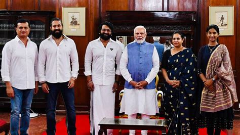 PM Modi meets film stars, sportspersons in Bengaluru, remembers late ...