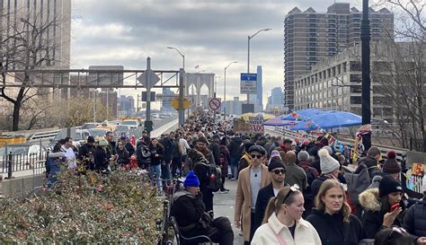 New Year's Leave! City To Kick Vendors Off Bridges Tomorrow ...