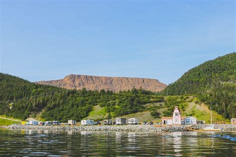 WATER'S EDGE AT GROS MORNE (Gros Morne National Park, Newfoundland ...