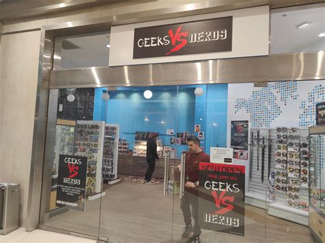 Geeks vs Nerds store in Sydney : r/Madboards