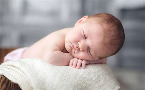 宝宝睡觉不踏实，三大常见原因看你家宝宝是哪种！_孩子