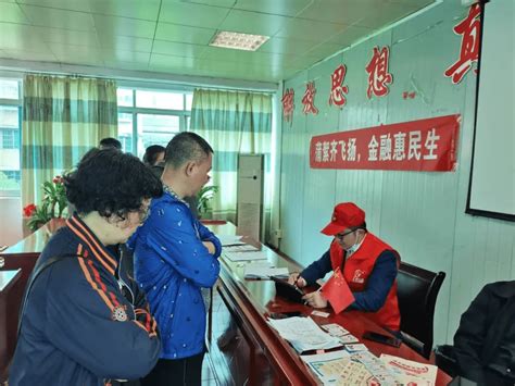 图文：（财经专线）贵州农民有了自己的银行卡_新闻中心_新浪网