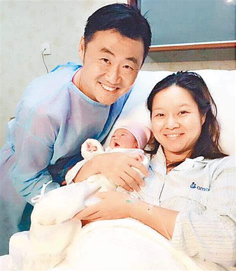 李娜誕女起名Alisa 與拿度同一天出生 - 香港文匯報