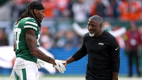 Aaron Glenn Risks Losing Locker Room Over Jets QB Benching