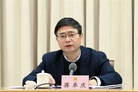 区十七届人大常委会举行第三次会议 - 上海市虹口区人民代表大会常务委员会办公室