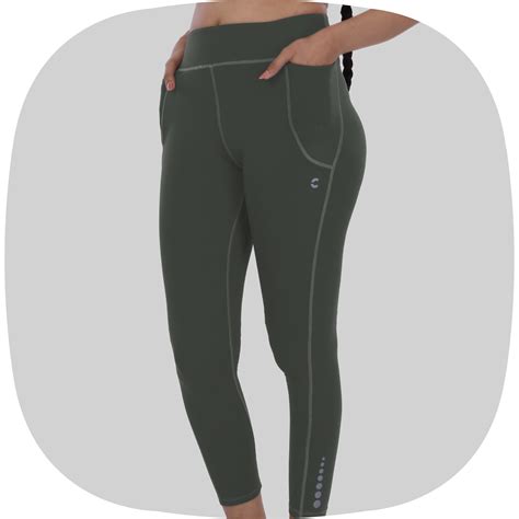 Leggings vs Tank Top: Which One Should You Choose for Your Next Yoga S