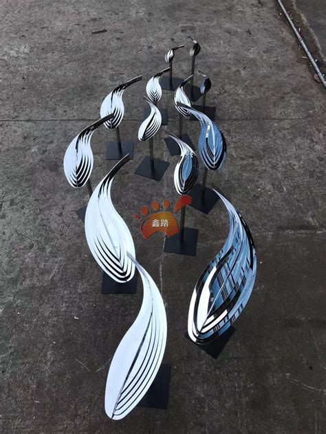 小区彩色不锈钢抽象鱼-宏通雕塑