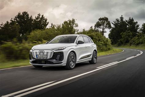 2025 Audi Q6 e-tron quattro Glacier White - Stunning HD Photos, Videos, Specs, Features & Price ...